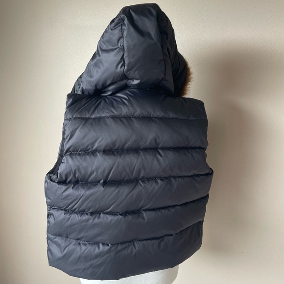 Women's GAP Hooded Puffer Vest - Sz. M(P) - Picture 2 of 5